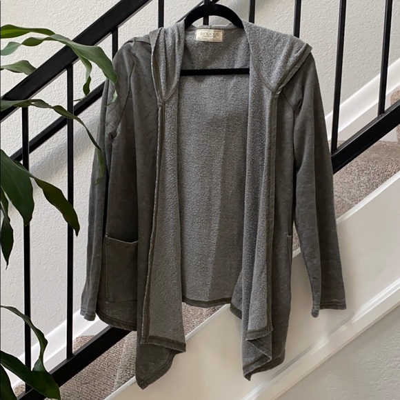 Cozy sage green sweater - Picture 1 of 3